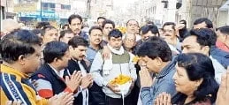 अंकित शर्मा के अस्थि कलश पर सैंकडो लोगो ने पुष्प वर्षा कर श्रृद्धाजलि दी 6 7 News 8 |