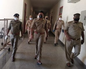 एसएसपी ने स्कूल में की गयी सभी व्यस्व्थाओ का निरीक्षण किया