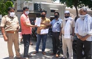 हरेंद्र त्यागी के नेतृत्व मे कांग्रेस कार्यकर्ताओं ने दिया बीजेपी के खिलाफ ज्ञापन