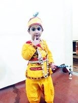 कन्हैया लाल की.. भजनों पर श्रद्धालु झूम उठे, भव्य आकर्षक पोशाकों से भगवान का श्रृंगार