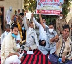 बहुजन क्रांति मोर्चा ने डीएम कार्यालय पर प्रदर्शन किया