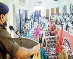 छात्राओं को सुरक्षा के प्रति एसडीएम सदर,सीओ सदर व थानाध्यक्ष द्वारा किया गया जागरूक