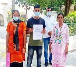 अवैध रूप से कब्जा करके निर्माण, जिलाधिकारी से लगाई गुहार