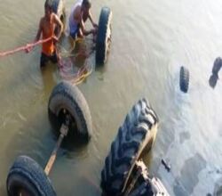 देवरिया: अनियंत्रित ट्रैक्टर ट्राली नहर में पलटी, दो की मौत