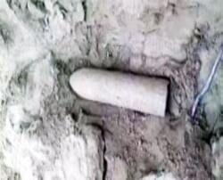खुदाई के दौरान मिला तोप का गोला, गांव में मची खलबली, मौके पर पहुंची पुलिस