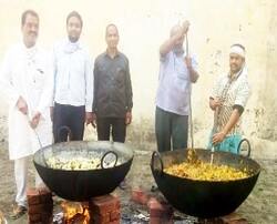 पंचमहोत्सव दीपावली के चौथे दिन अन्नकूट के प्रसाद का वितरण किया