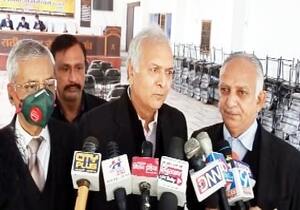 सिविल बार संघ के प्रागंण में स्थित राष्ट्रीय सभागार में तीन ग्रुपों द्वारा 42 पर्चे भरे गये सिविल बार संघ के प्रागंण में स्थित राष्ट्रीय सभागार में तीन ग्रुपों द्वारा 42 पर्चे भरे गये