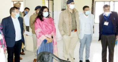 मुजफ्फरनगर:  कोरोना की रोकथाम के लिए विश्व का सबसे बड़ा टीकाकरण शुरु, स्वास्थ्यकर्मी विजय कुमार को लगा पहला टीका