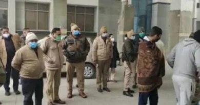 मुजफ्फरनगरः कोरोना संक्रमित ने अस्पताल की चौथी मंजिल से कूदकर दी जान, परिजनों ने लापरवाही का लगाया आरोप 4 1 News News 1 |