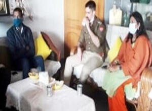 मुज़फ़्फ़रनगर डीएम व एसएसपी ने की नरेश टिकैत से मुलाकात