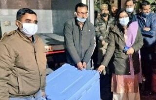 इंतजार समाप्त: कड़ी सुरक्षा व्यवस्था के बीच मुज़फ्फरनगर पहुँची कोरोना वैक्सीन