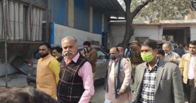 खाद्य एवं रसद मन्त्री ने सफदरगंज में राईस मिल पर मारा छापा,  गैर प्रान्तों की मोहर लगी बोरिया देखकर भड़क उठे