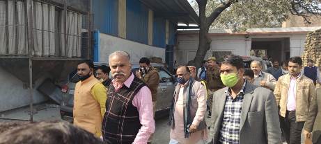 खाद्य एवं रसद मन्त्री ने सफदरगंज में राईस मिल पर मारा छापा, गैर प्रान्तों की मोहर लगी बोरिया देखकर भड़क उठे खाद्य एवं रसद मन्त्री ने सफदरगंज में राईस मिल पर मारा छापा, गैर प्रान्तों की मोहर लगी बोरिया देखकर भड़क उठे