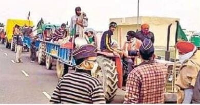 किसान आंदोलन: पत्नी-बच्चों के साथ हापुड़ से हजारों किसान दिल्ली रवाना