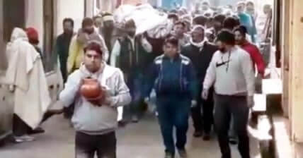 शामली में एक साथ उठी बाप-बेटे की अर्थी तो बिलख पडे लोग, मुरादनगर हादसे में हुई थी मौत