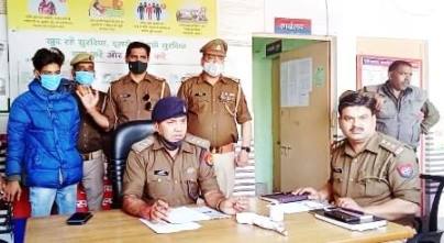 सुनार की दुकान से चोरी किए गए जेवरात सहित एक बदमाश गिरफ्तार सुनार की दुकान से चोरी किए गए जेवरात सहित एक बदमाश गिरफ्तार