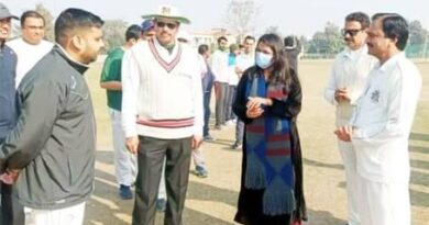 जिला प्रशासन और मुजफ्फरनगर क्रिकेट एसोसिएशन की टीमों के बीच मैत्री क्रिकेट मैच का आयोजन