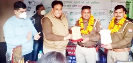 थाना सिविल लाइन में दो उप निरीक्षकों को भावभीनी विदाई दी थाना सिविल लाइन में दो उप निरीक्षकों को भावभीनी विदाई दी