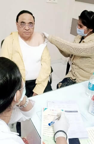 शान्ति मदन अस्पताल मे कोविड-19 वैक्सीनेशन की पहली खुराक लगाई शान्ति मदन अस्पताल मे कोविड-19 वैक्सीनेशन की पहली खुराक लगाई