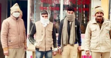 पुलिस ने कई अभियुवक्तों को दबौचा:तीन शातिर चोर अवैध शस्त्र,बैटरी,मोटर साईकिल आदि के साथ गिरफ्तार