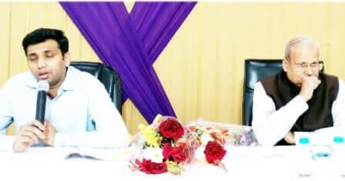 जिले के आला अधिकारियों के साथ बिजली व्यवस्था को लेकर समीक्षा बैठक की