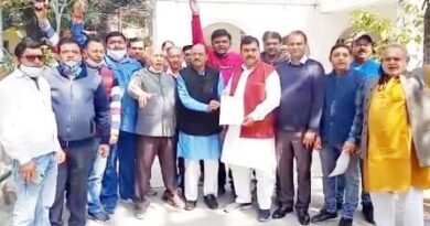 बढ़ती महंगाई के विरोध में दर्जनों व्यापारियों ने सौंपा ज्ञापन