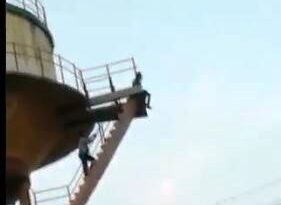 युवती ने लगाई मौत की Live छलांग, देखें सोशल मीडिया पर जमकर वायरल वीडियो…