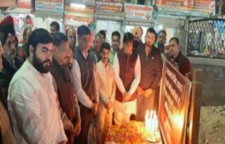 व्यापारियों ने उत्तराखंड त्रासदी में मारे गए लोगो को दी श्रद्धांजलि व्यापारियों ने उत्तराखंड त्रासदी में मारे गए लोगो को दी श्रद्धांजलि