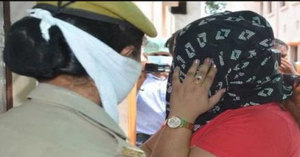 सपा नेता के होटल में चल रहा था सेक्स रैकेट, पुलिस ने मारा छापा तो इस हाल में मिलीं विदेशी लडकियां, देखें तस्वीरें