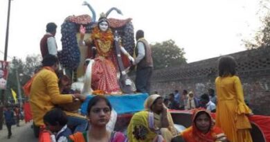 फूल माला व आरती से कलश यात्रा का स्वागत, गायत्री महायज्ञ का सोमवार को शुभारंभ होगा
