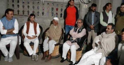 जानें क्या हुआ जब मुजफ्फरनगर में खाप चौधरी से मिलने पहुंची संजीव बालियान सहित भाजपा की ये बडी हस्तियां