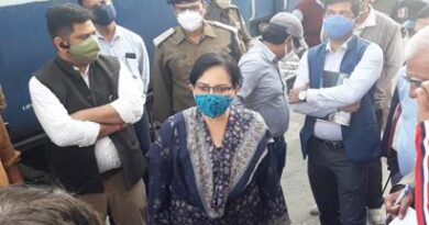 बुढ़वल रेलवे स्टेशन का निरीक्षण: मोनिका अग्निहोत्री ने निर्माण कार्य में तेजी लाने के निर्देश दिए