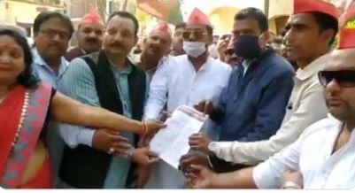 व्यापारियों ने सुरक्षा एवं बढ़ती महंगाई के संबंध में राज्यपाल के नाम सोपा एक ज्ञापन