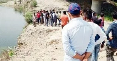 युवक ने आत्महत्या के इरादे से पर्दाफाश झील में छलांग लगाई,राहगीरों में हड़कम्प 2 1 News 3 |