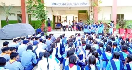 छात्र-छात्राओं को तंबू निर्माण का प्रशिक्षण दिया छात्र-छात्राओं को तंबू निर्माण का प्रशिक्षण दिया