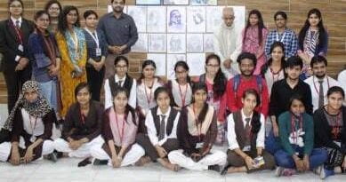 अनेक व्यक्ति चित्र बनाकर महान कलाकार को श्रद्धांजलि दी