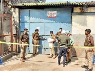 मुजफ्फरनगर पुलिस टीम ने शराब माफियाओं के लिए ढक्कन बनाने वाली फैक्ट्री सीज की मुजफ्फरनगर पुलिस टीम ने शराब माफियाओं के लिए ढक्कन बनाने वाली फैक्ट्री सीज की