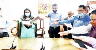 कलेक्ट्रेट कर्मचारियों को नो स्मोकिंग की शपथ दिलाई