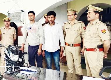 लूट की मोटरसाइकिल व मोबाइल फोन बरामद, 2 शातिर लुटेरे गिरफ्तार