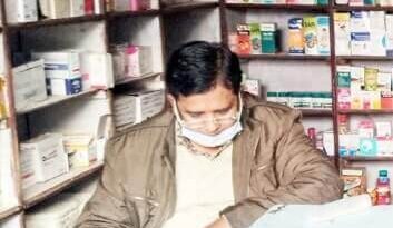 औषधि निरीक्षक द्वारा की गयी चैकिंग व छापामारी से मैडिकल स्टोर संचालको मे मचा हडकम्प