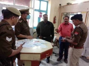 खतौली पुलिस ने बैंकों में सुरक्षा व्यवस्था का लिया जायजा