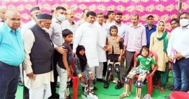 कपिलदेव अग्रवाल ने डेढ़ सौ दिव्यांगों को  दिव्यांग उपकरण  बाटे