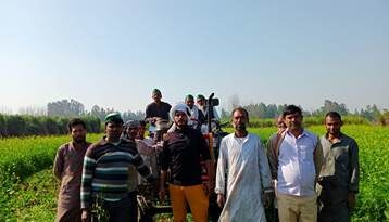 जनाक्रोश: कई बीघा सरसों की खड़ी फसल पर ट्रैक्टर चलाकर खेती को नष्ट किया