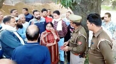 आईपीएस प्लांट के विरोध में कंपनी बाग में जमकर हंगामा, फोर्स के साथ पहुंचे अफसर, चेयरमैन अंजू अग्रवाल ने भी जताया विरोध आईपीएस प्लांट के विरोध में कंपनी बाग में जमकर हंगामा, फोर्स के साथ पहुंचे अफसर, चेयरमैन अंजू अग्रवाल ने भी जताया विरोध