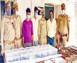 बामनहेडी के जंगल में तमंचा फैक्ट्री पकडी, दो गिरफ्तार