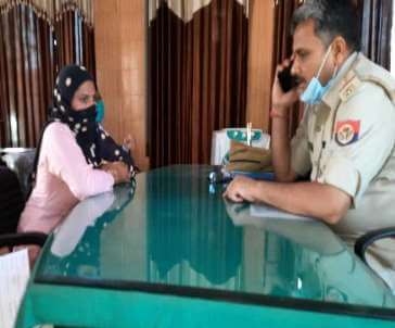 फेमस यूट्यूबर गायिका को जान से मारने की धमकी, पति समेत ससुरलियों पर केस फेमस यूट्यूबर गायिका को जान से मारने की धमकी, पति समेत ससुरलियों पर केस