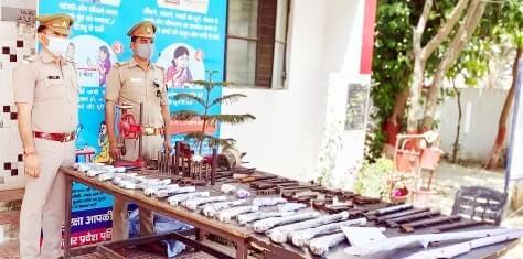 शाहपुर पुलिस ने बसी नहर पुलिया के पास से तमंचा फैक्ट्री पकडी, दो दबौचे