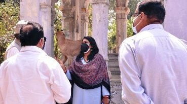 डीएम ने किया शमशान घाट व कब्रिस्तान का निरीक्षण, व्यवस्थाओं का जायजा लिया