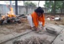 श्मशान में लावारिस रखी 12 मृतको की अस्थियो का विसर्जन करके उनकी आत्मा की शांति के लिए प्रार्थना