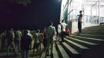 मोरना में न्यू मैक्स नर्सिंग होम के डॉक्टरों पर सही इलाज ना करने का आरोप, ग्रामीणों ने किया हंगामा